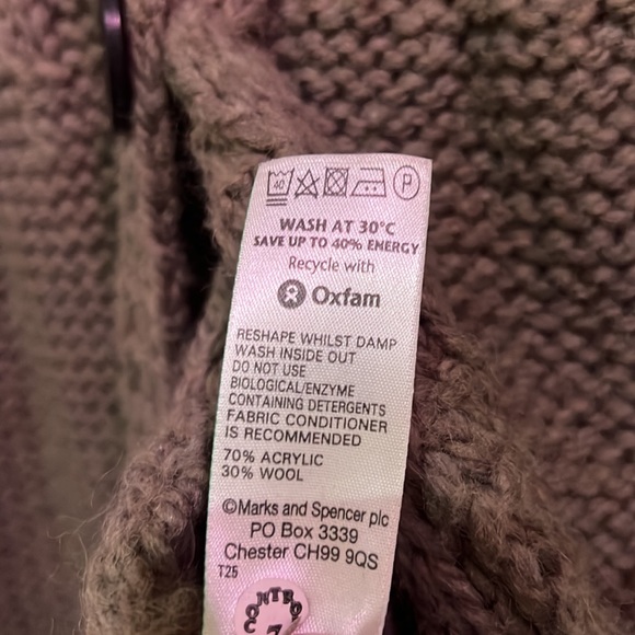 Wool Vest / Sleeveless Cardigan - Picture 5 of 5